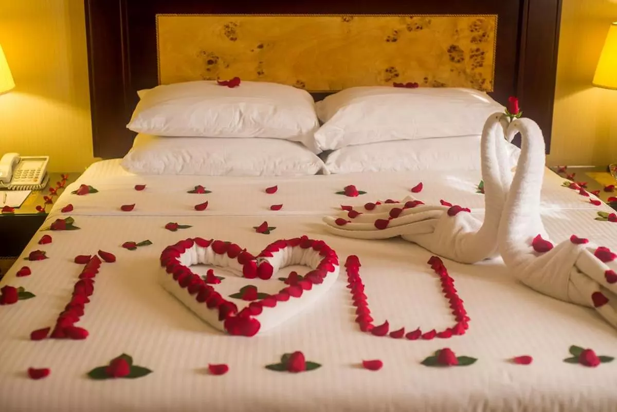 WAVES INTERNATIONAL HOTEL BED (Copy).jpg